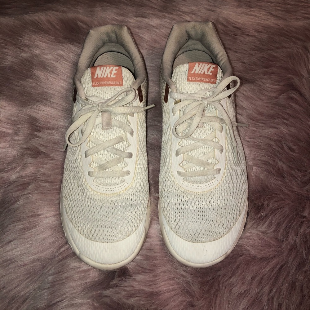 NIKE flex experience run 6